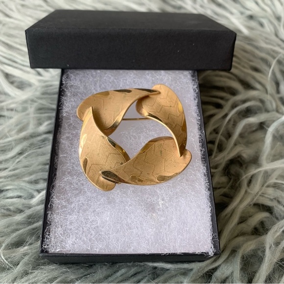 Jewelry - Vintage Brooch Pin